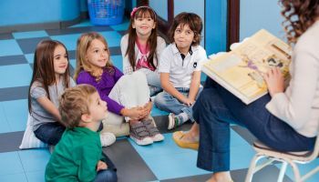 educacion deberia quedar al margen de las politicas de recortes